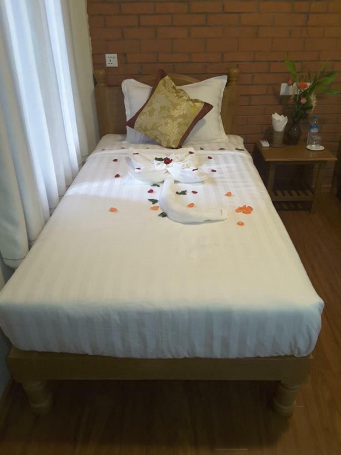A Little Bit Of Bagan Hotel Buitenkant foto