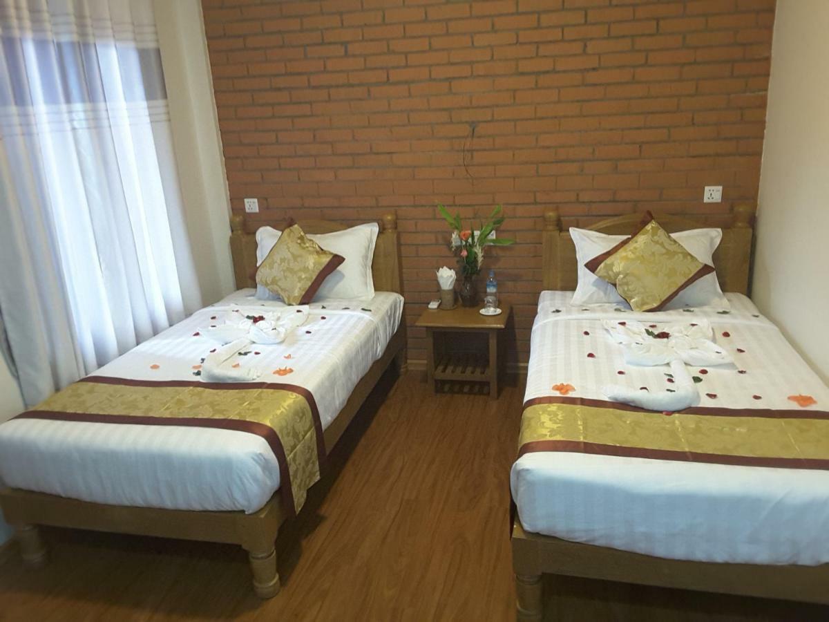 A Little Bit Of Bagan Hotel Buitenkant foto